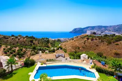 Image de Belle maison de vacances avec piscine, climatisation, Wifi, Tv, terrasse et parking