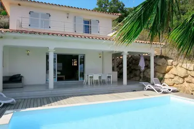Image de Belle maison de vacances privée avec climatisation, Wifi, piscine privée, Tv, patio et parking