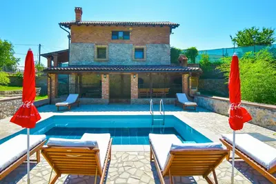 Image de Maison de vacances privée avec piscine privée, Wifi, climatisation, Tv, terrasse, animaux admis