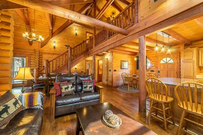 Image de Large Secluded 5 Br Pigeon Forge Area Tennessee Cabin