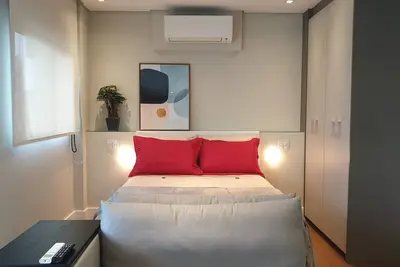 Image de Top Flat in front of EZTower & Rochavera Corporate Buildings