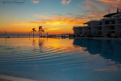 Image de Beautiful nice condo with ocean view, beach front