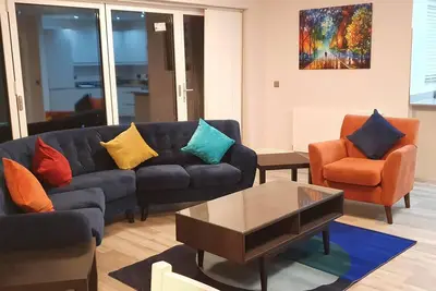 Image de Garland Modern Spacious Apartment, Brentwood 1 with Private entrance & Parking