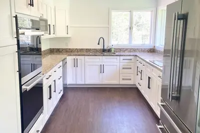Image de Spacious country home, beautiful sunsets, 40 acres