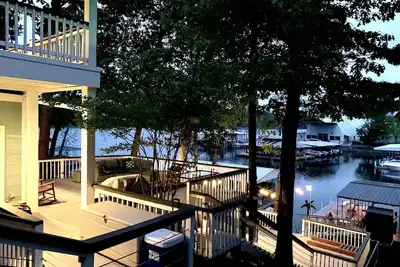 Image de Lakefront on South Grand with Private Dock! Sleeps 8, 4 Bath - 2 full & 2 half