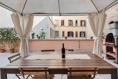 Image de Whimsical artist's home with large terrace within walking distance of the Colosseum