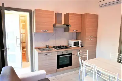Image de Fiorita: Brand new and modern furnished and very close to downtown and the beach