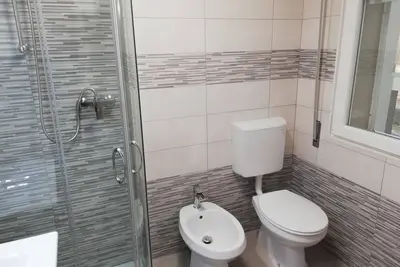 Image de Fiorita: Brand new and modern furnished and very close to downtown and the beach