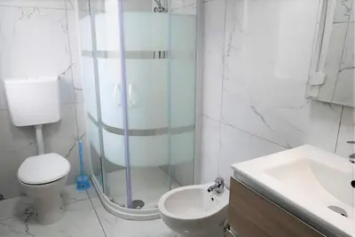 Image de Fiorita: Brand new and modern furnished and very close to downtown and the beach