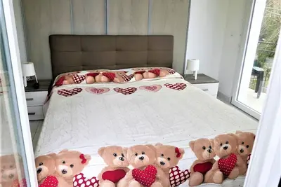 Image de Fiorita: Brand new and modern furnished and very close to downtown and the beach