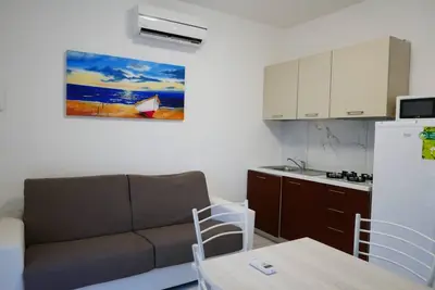 Image de Fiorita: Brand new and modern furnished and very close to downtown and the beach