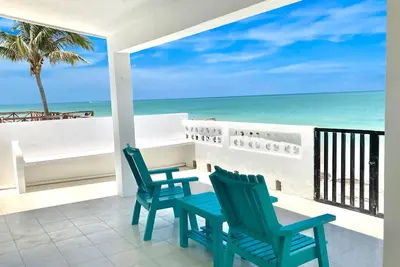 Image de Well-located 3 Br Beachfront house