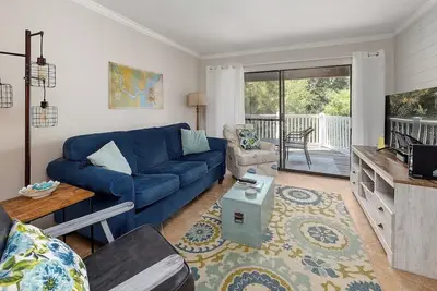 Image de Family Friendly oceanfront complex with pool!