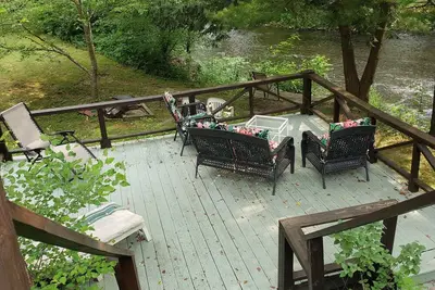 Image de Charming Creekside Haven