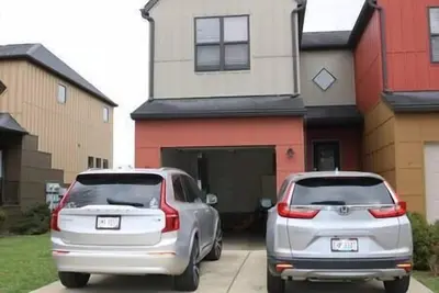 Image de Athens city townhouse, 2 king masters, 2. 5 baths, Free Wifi, Smart Tv, 20