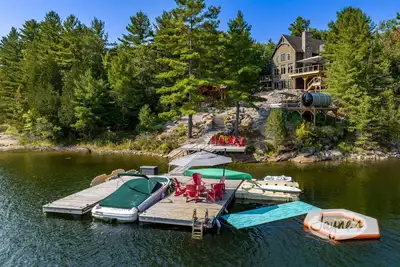 Image de Sensational Georgian Bay Cottage 6 Bdrms, 5 with Ensuites! Hot Tub! Ac!