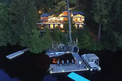 Image de Lovely Family Cottage Escape, 6 bdrms, 3bath, Hot Tub, Muskoka Room, Sunsets!