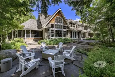 Image de 6 bed, 8 bath Beautiful Lake Joe Compound! Sunsets, Boathouse, Sauna & Gym!