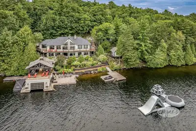 Image de Priceless views at this 6 bed, 5 bath Cottage + 1 bed Bunkie
