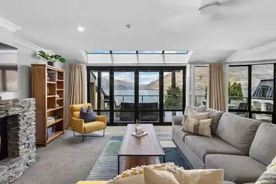 Lakefront at 912 | 2 Bedroom | Spacious