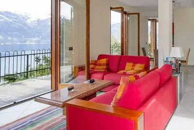 Image de Grand Modern 3 Chambres Appartement avec vue imprenable sur le lac sur le lac Majeur