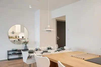 Image de Bright & Luxurious Two Bedroom Apartment with 2 bathrooms 705