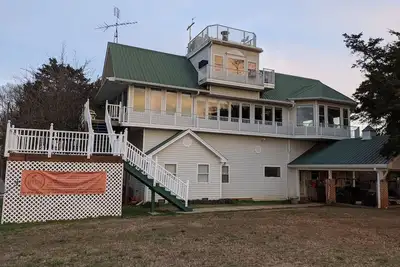 Image de Incredible 3 Story Country Retreat Near Atl