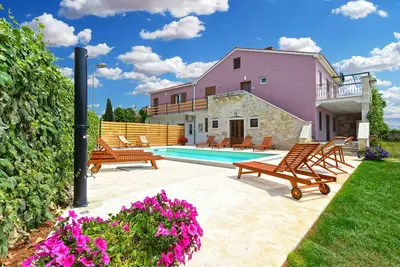Image de Villa avec piscine et climatisation