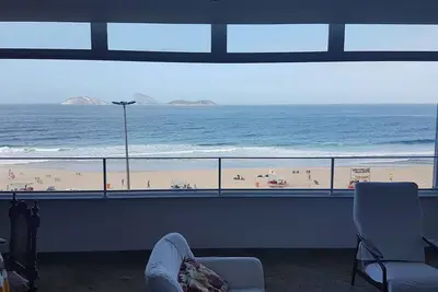Image de Located in front of Ipanema Beach cross the street and enjoy!