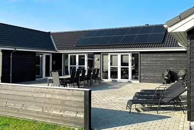 Image de 26 Person Holiday Home in Grenaa