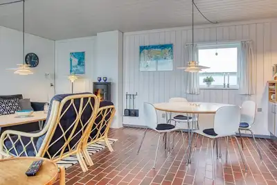 Image de Secluded Beach Retreat in Rodhus-by Traum