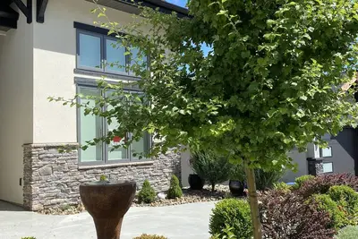 Image de Ski, golf, hike, cycle, boating. Private patio, mountain and golf course views.