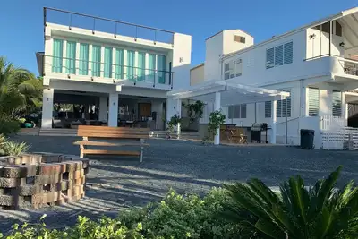 Image de Amazing Oceanfront Villa in Combate Beach