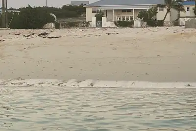 Image de Rent the entire updated house- walk to dive shop, beach! Bright and breezy!