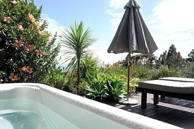 Image de Whenua Apartment with Spa Pool minutes from Surf Breaks