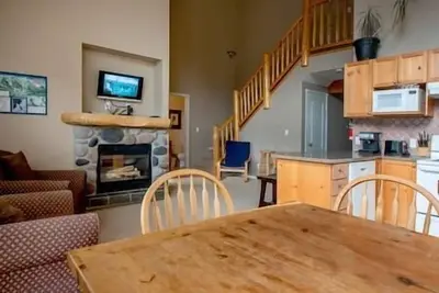 Image de Spacious condo with Fireplace Bbq, Deck, Views