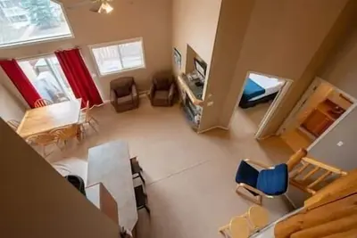 Image de 2 Bdr with Loft / Mountain Views / Walk Out Deck