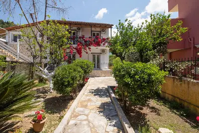 Irini studio for 2, central location and 5 minutes walk from the sandy beach