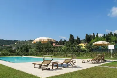 Appartement dans une maison de vacances avec Wifi, piscine, climatisation, Tv, terrasse, parking