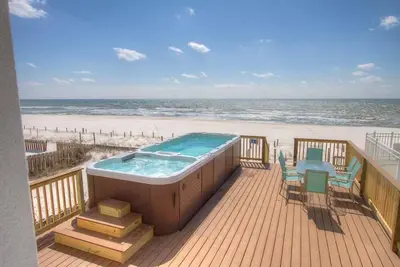Image de Surf Song - Beachfront Home with SwimSpa!