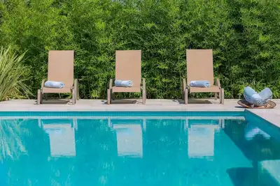 Image de Maison de vacances privée avec bain à remous, Wifi, piscine privée, climatisation, Tv, terrasse