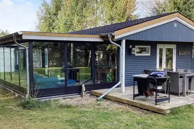 Image de Secluded Lagoon Retreat in Hou-by Traum