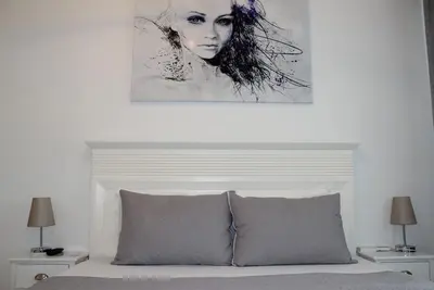 Image de City Center Apartment – Romana#3