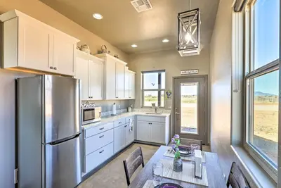 Image de Modern Elgin Home: Walk to Wineries + Pets Welcome