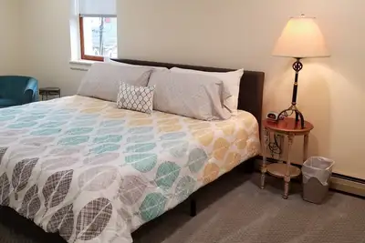 Arlington Suite: Modern 2-Bedroom w Elevator, Ldry