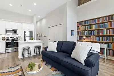 Image de The Graduate: Lakeside Charm in Downtown