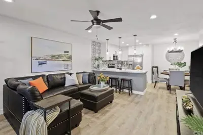 Image de Gorgeous Modern Spanish Condo In Amazing Location Near Disney and La