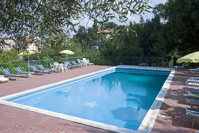 Image de Joli appartement pour 7 personnes avec piscine, Wifi, Tv, patio, animaux admis et parking