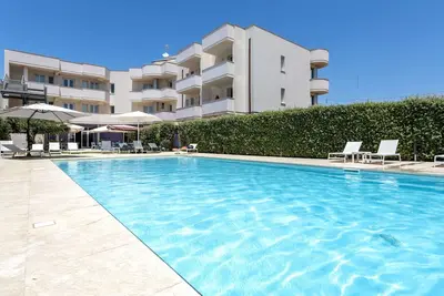 Image de Joli appartement pour 4 personnes avec Wifi, piscine, climatisation, Tv, balcon et parking