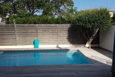 Image de Villa avec piscine, proche des plages et du centre-ville.